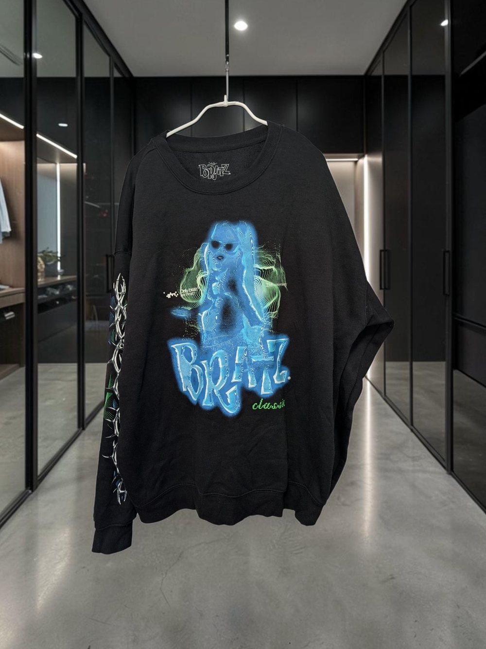 Fashion Nova Bratz Graphic Oversized Sweatshirt Black XL Cyber Y2K Graphic (EUC) - Picture 2 of 7